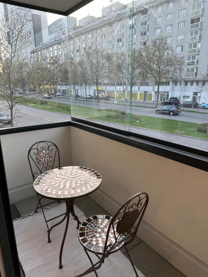 Amazing City Center Apartment Виена Екстериор снимка
